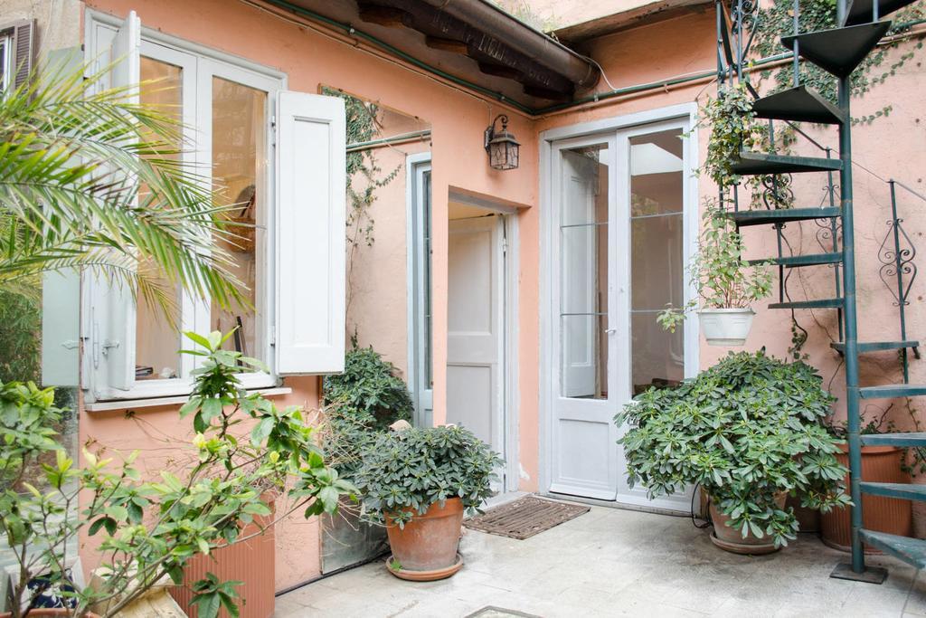Monti Secret Garden Apartment